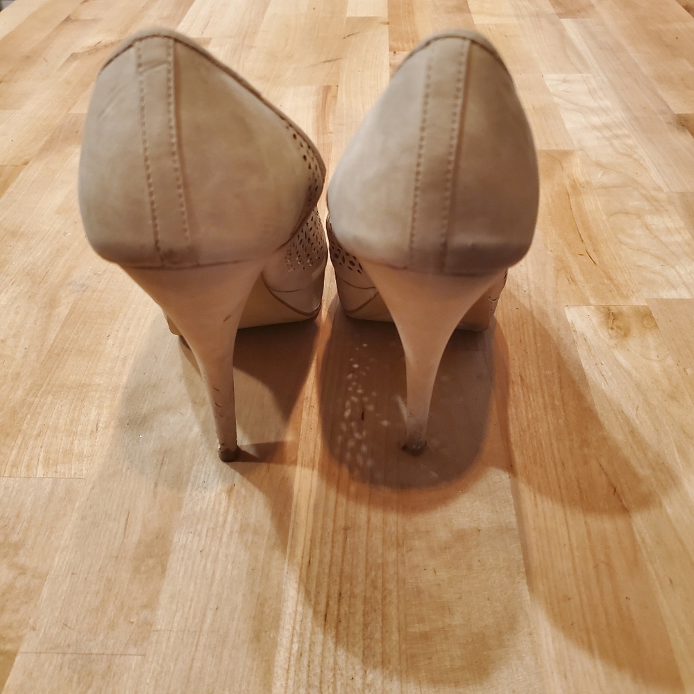 Nude Heels - Picture 3 of 5